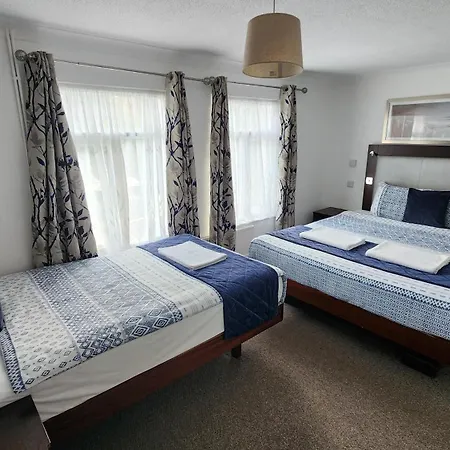 Gatwick Castle B&B-2