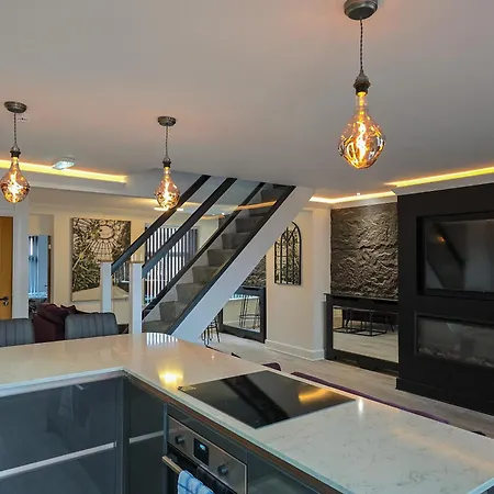 Dysa Bond Apartments-3