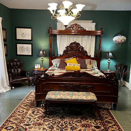 Commodore Bed & Breakfast-2