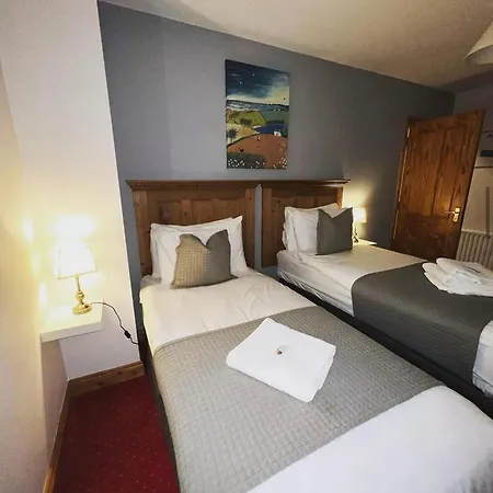 Dingle Marina Lodge-2