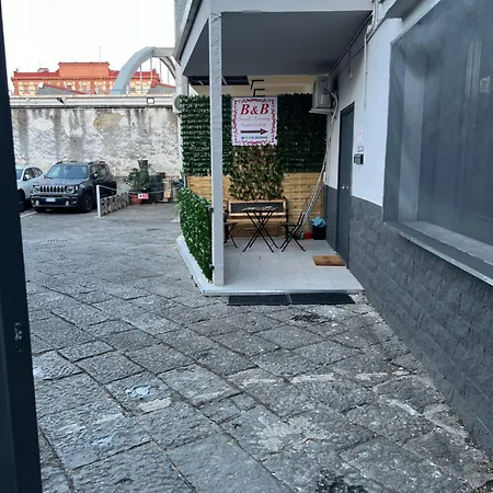 B&B Small Luxury Napoli Centrale-3