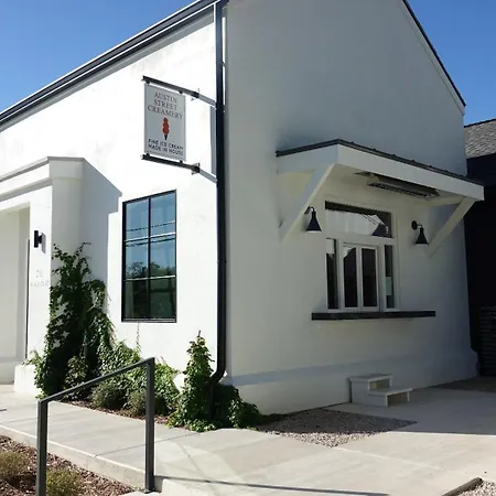 Whitetail Court Hotel-3