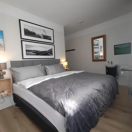 Snorri'S Guesthouse-3