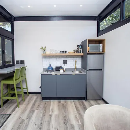 Coral Wood Self Catering Suites And B&B-3