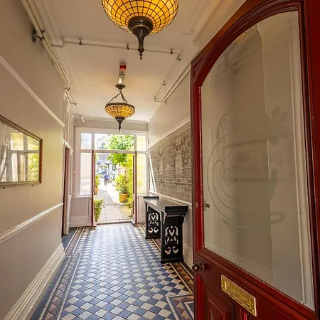 38 St Giles-2