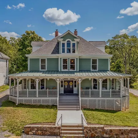 The Grand Castalian Inn Bed And Breakfast-2