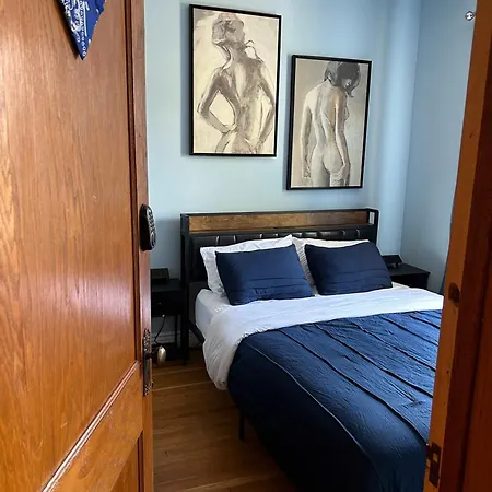 Blue Room In Dorothy'S Bnb-3