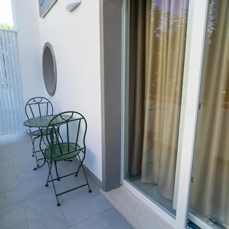 Suite 14-2