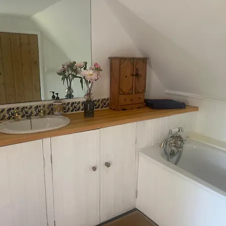4 Lisle Court Cottages-3