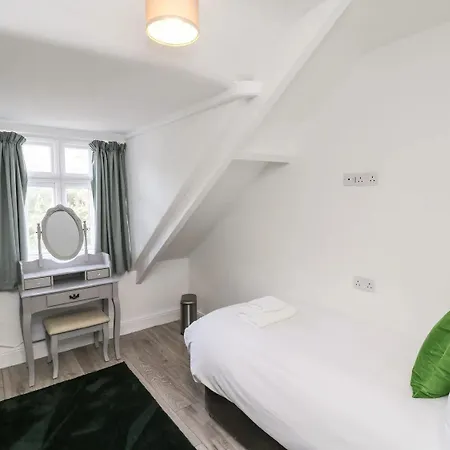 Pannett Park Rooms-2