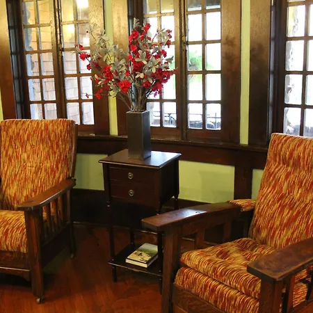 Hilltop Manor B&B-3