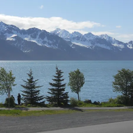 Seward Front Row Bed And Breakfast-3