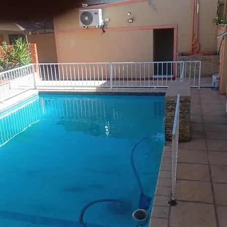 De'Moore Guest House-3