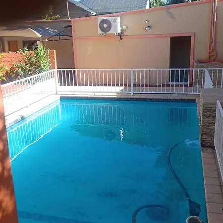 De'Moore Guest House-2