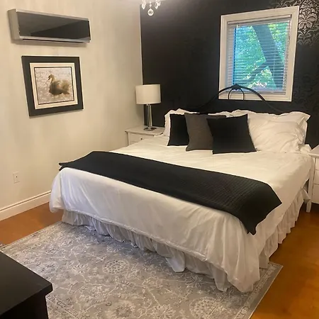 North Of Avon B&B Suites-3