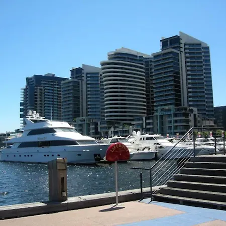 Docklands Cosy 1-Bedroom Apartment With Wifi, Gym, Pool & Garden Terrace.-2