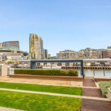 Docklands Cosy 1-Bedroom Apartment With Wifi, Gym, Pool & Garden Terrace.-3