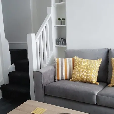 Townhouse @ Birches Head Road Stoke-3
