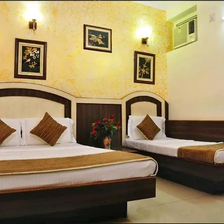 Hotel Perfect Spot- Main Bazar - Walking Metro Station-3