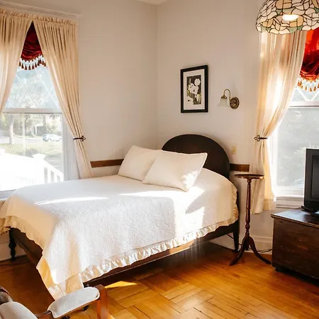 Friendly City Inn B&B-2