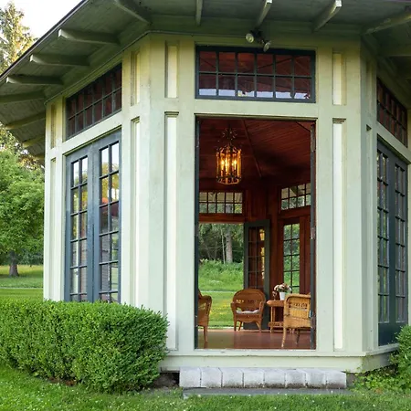 Idlwilde Inn-2