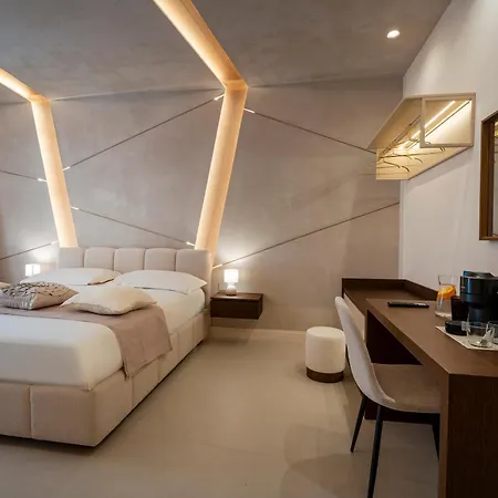 Halo Suite-3