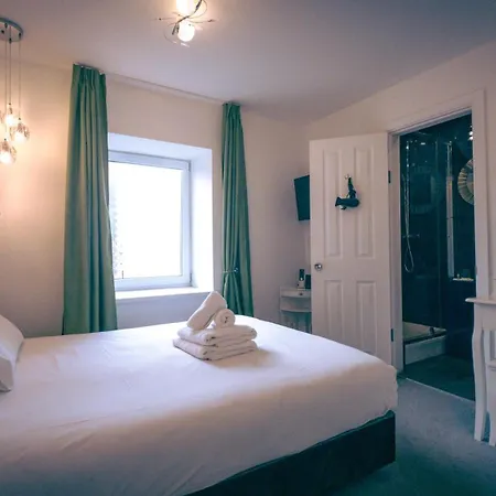 Oyo Newquay Beach Hotel-3