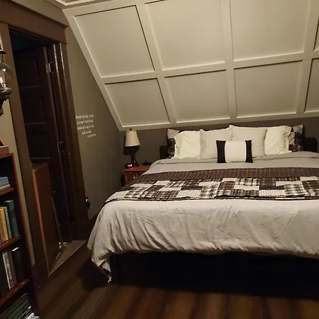 The Katherine Holle House-3