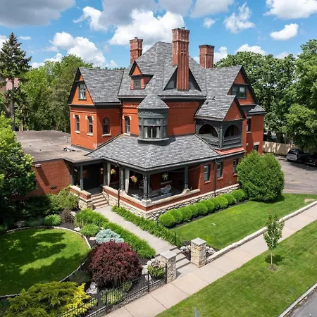 The New Victorian Mansion Bed & Breakfast-2