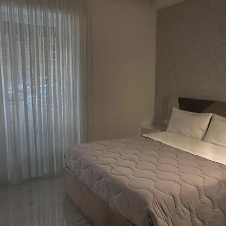 Alissa Suite-2