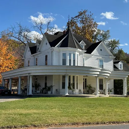 Blue Ridge Abbey Bed And Breakfast-3