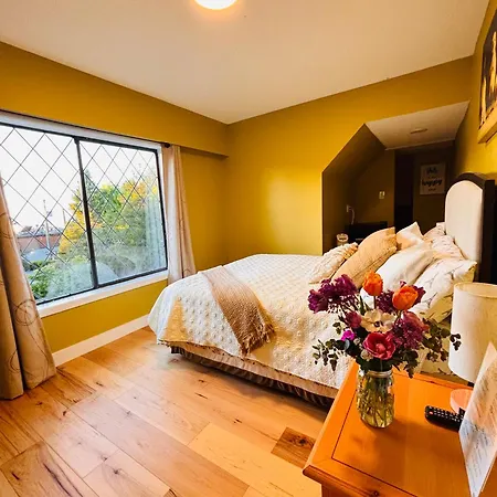 Oceanside Manor - Fancy Room - Golf Course & Beach View-3
