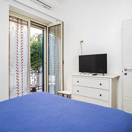 Garden House: Apartments And Rooms For Holidays-3