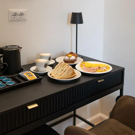 Romart Luxury Rooms-2