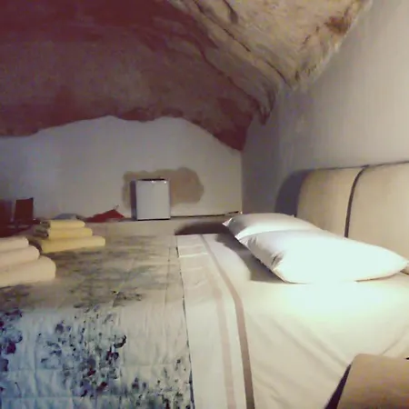 Alla dimora di Chiara Suite&Rooms-3