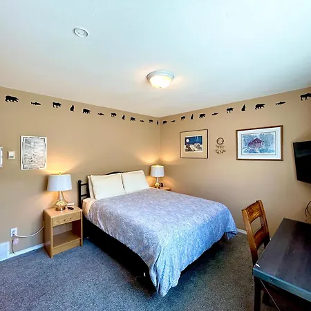 Midnight Sun Inn-3
