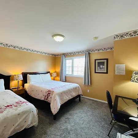 Midnight Sun Inn-3