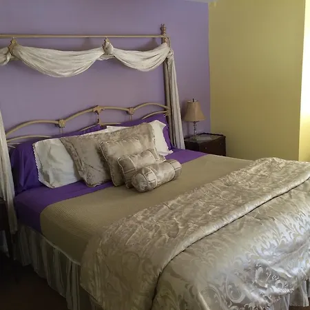 Fox And Hound Bed & Breakfast-3