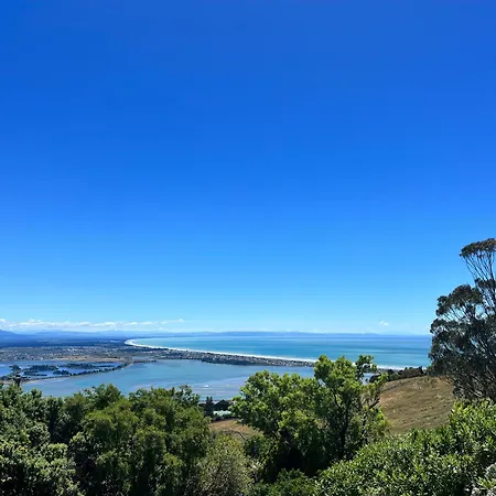 The Lighthouse - Free Breakfast With Stunning Mountain & Sea Views-2
