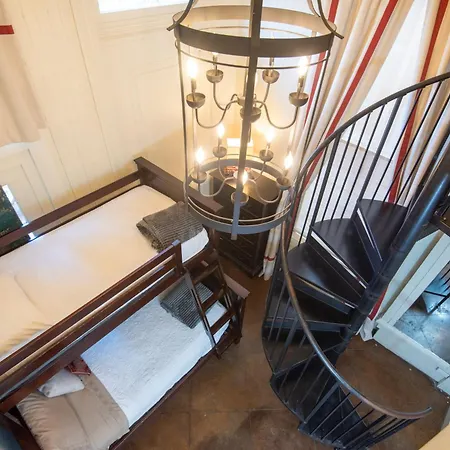 Engine 24 Firehouse Bed & Breakfast-2