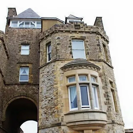 Highlands Hotel And Bar-3