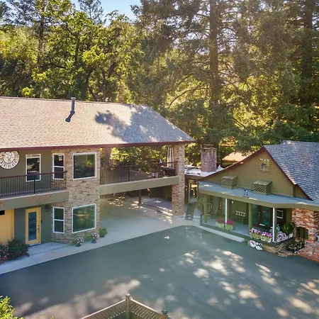 Foothill House-3