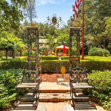 Foothill House-2