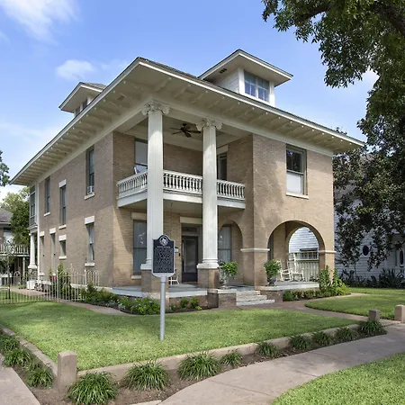Katy House Bed And Breakfast-3