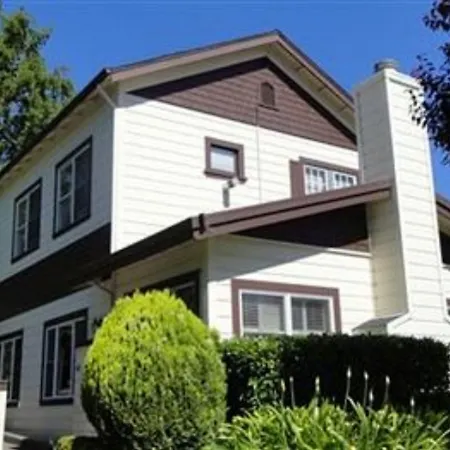 Cinnamon Bear Creekside Inn-2