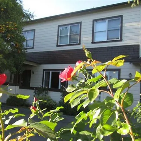 Cinnamon Bear Creekside Inn-3
