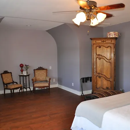 Kennedy Manor B&B-3