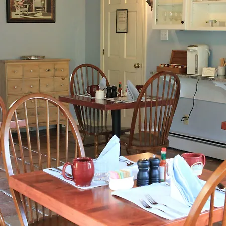 1802 House Bed & Breakfast-3