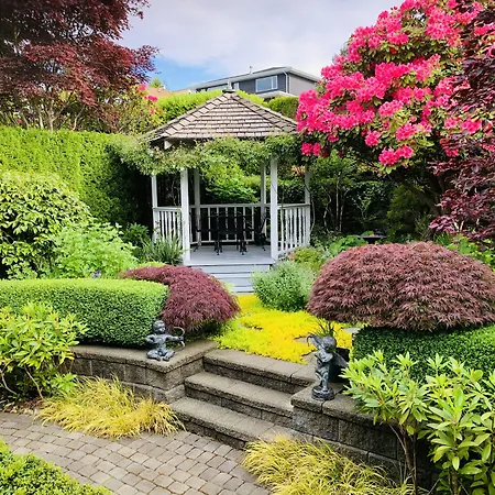 Crystal'S View Bed & Breakfast-3
