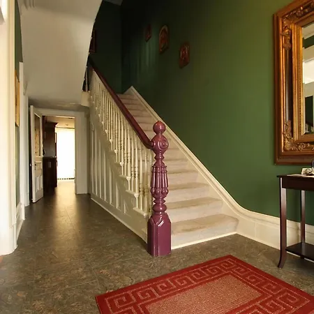 Balmoral House Bed & Breakfast-3